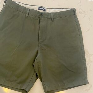 Lands’ End Men’s no iron 9” comfort waist plain front chino short, olive, sz 36